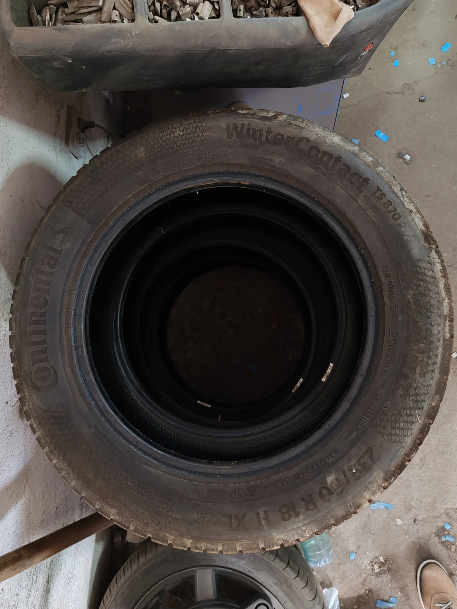 Гуми Зимни 235/60R18, снимка 3 - Гуми и джанти - 56167816