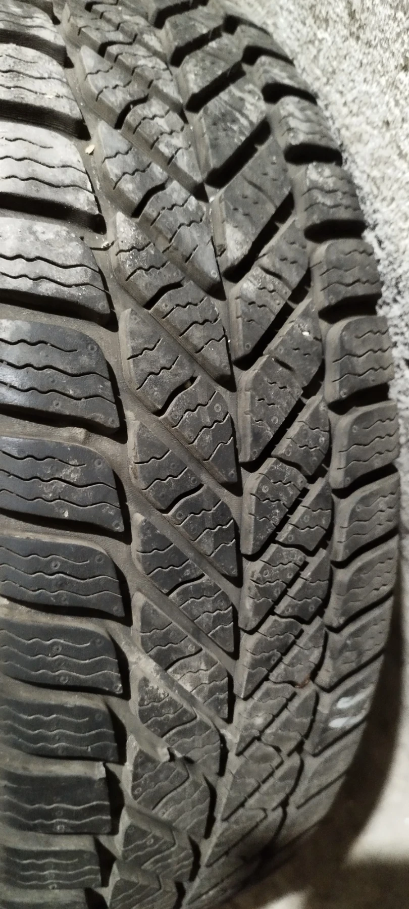 Гуми Зимни 185/60R14, снимка 4 - Гуми и джанти - 56173478