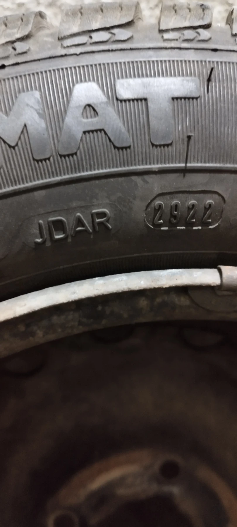 Гуми Зимни 185/60R14, снимка 2 - Гуми и джанти - 56173478