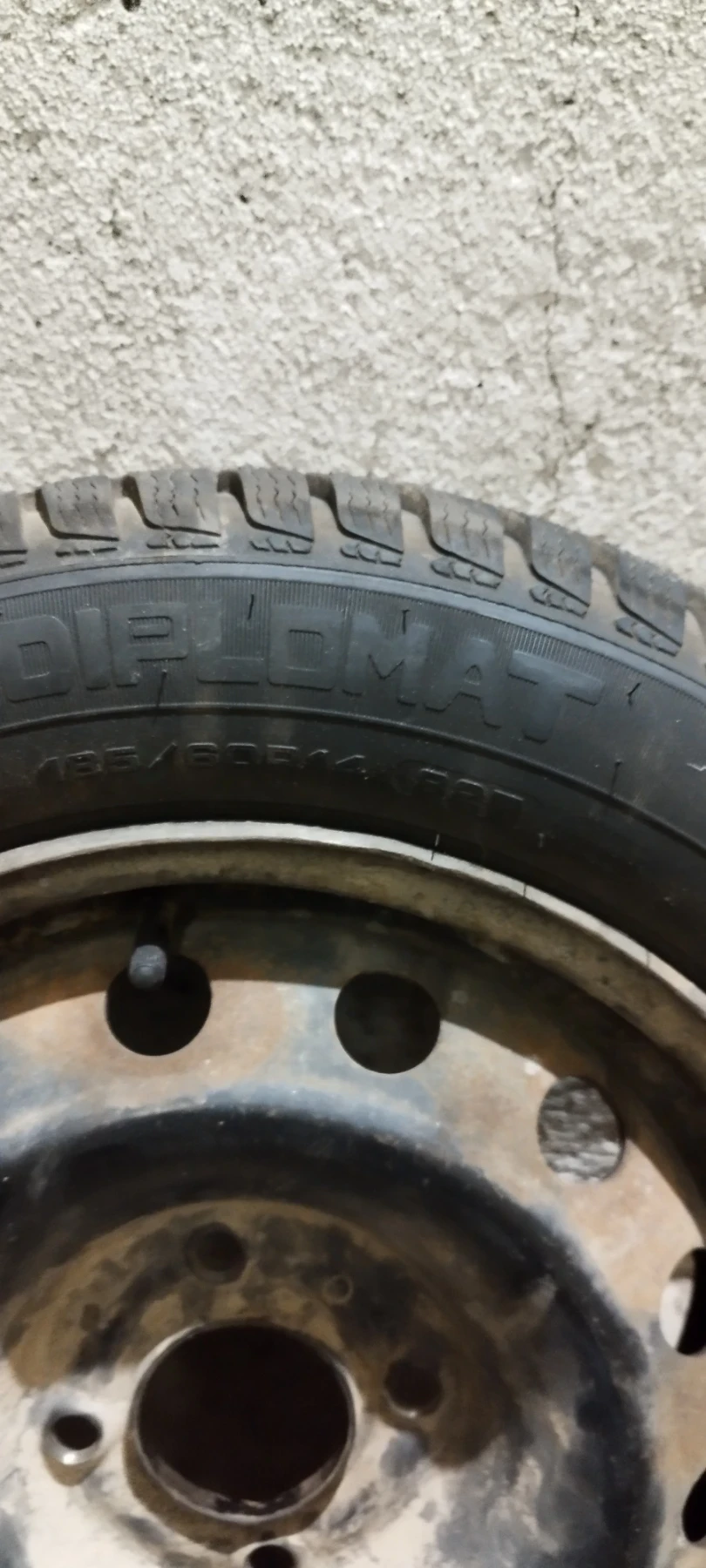 Гуми Зимни 185/60R14, снимка 3 - Гуми и джанти - 56173478