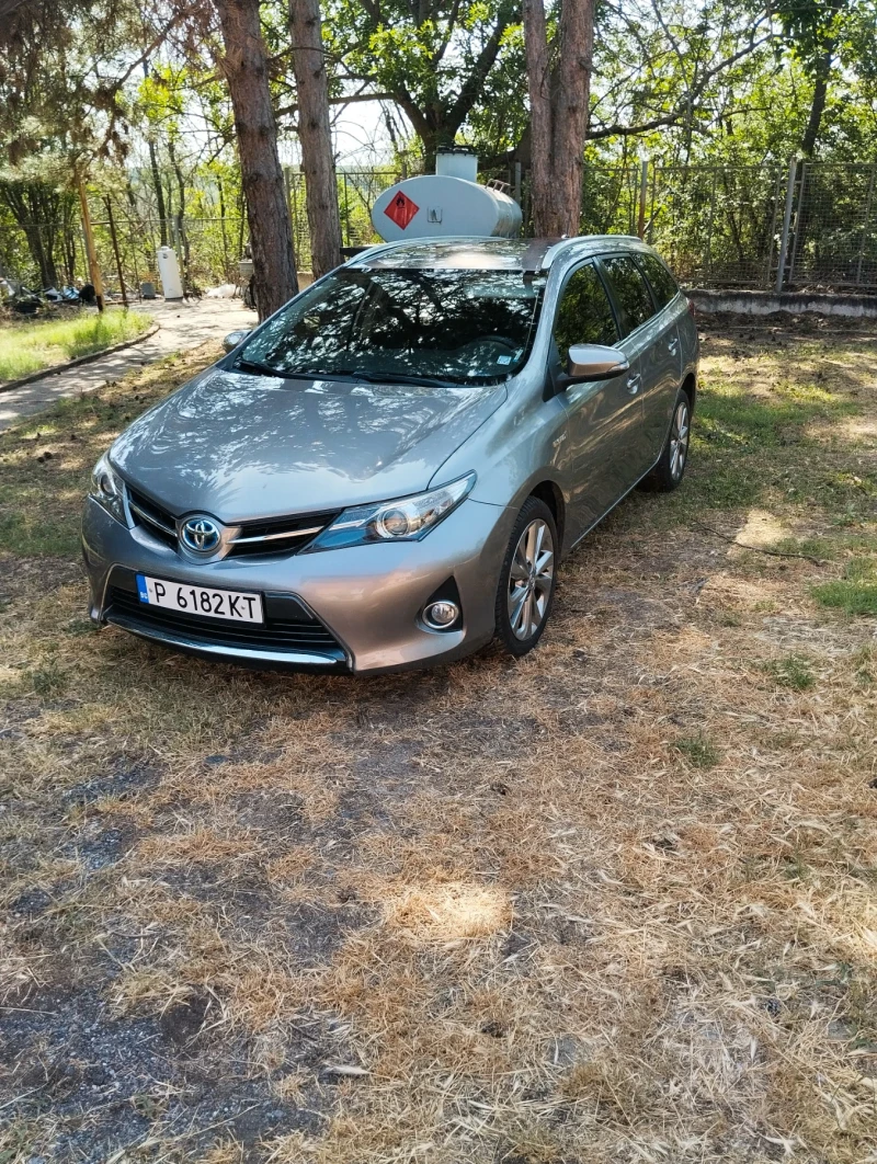 Toyota Auris Лек, снимка 1 - Автомобили и джипове - 48259511