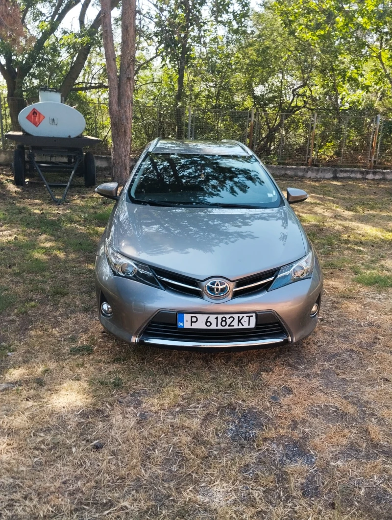 Toyota Auris Лек, снимка 5 - Автомобили и джипове - 48259511