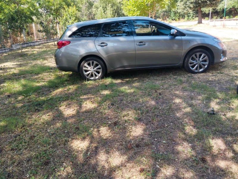 Toyota Auris Лек, снимка 3 - Автомобили и джипове - 48259511