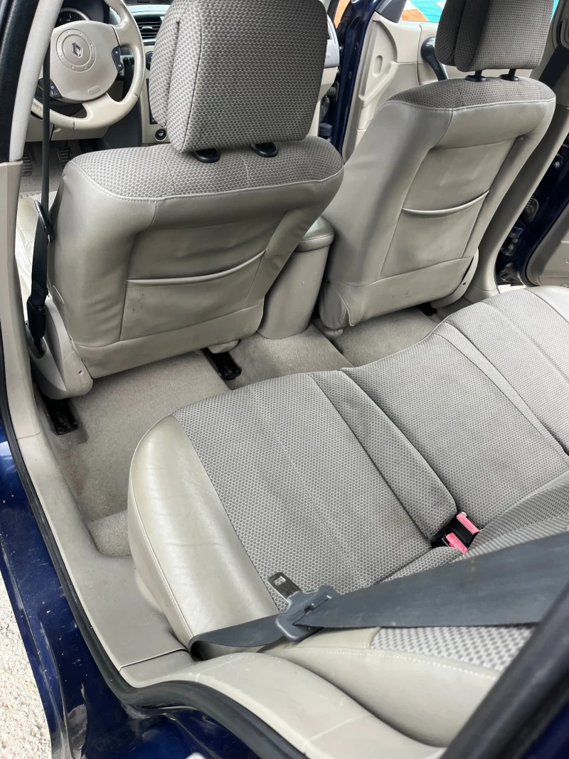 Renault Megane 1.9 DCI , снимка 9 - Автомобили и джипове - 52327144