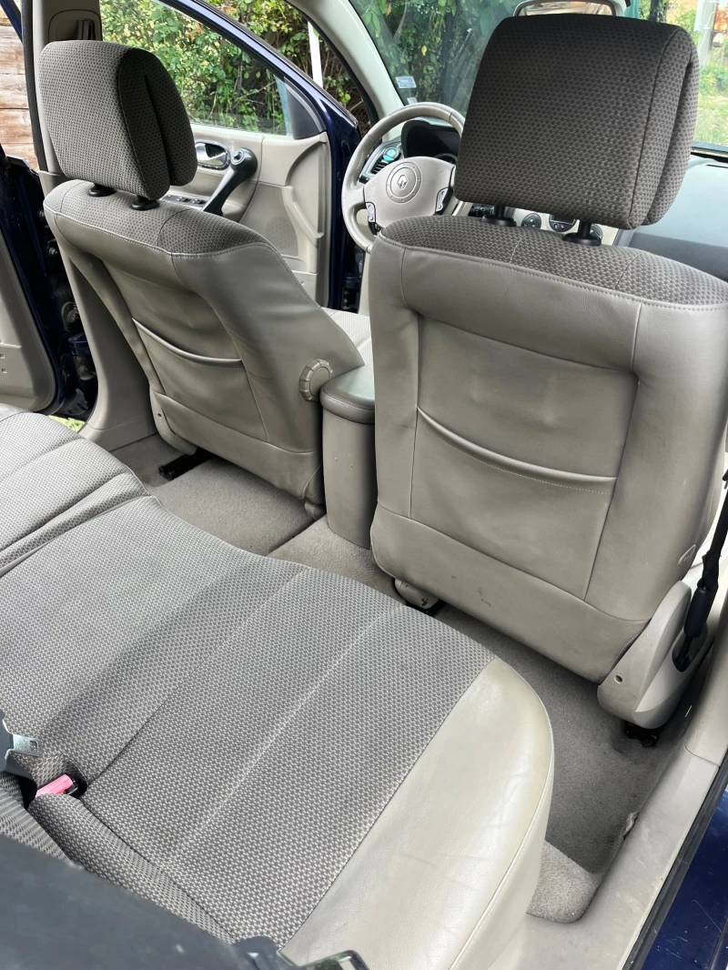 Renault Megane 1.9 DCI , снимка 8 - Автомобили и джипове - 52327144