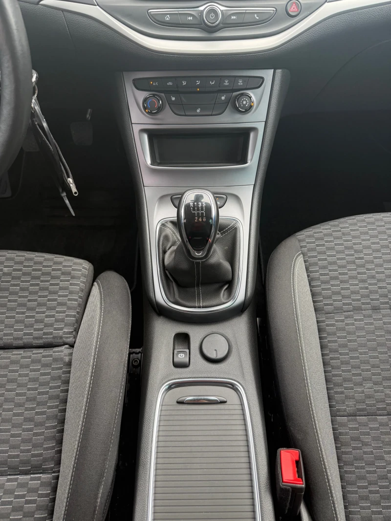 Opel Astra, снимка 15 - Автомобили и джипове - 52453857