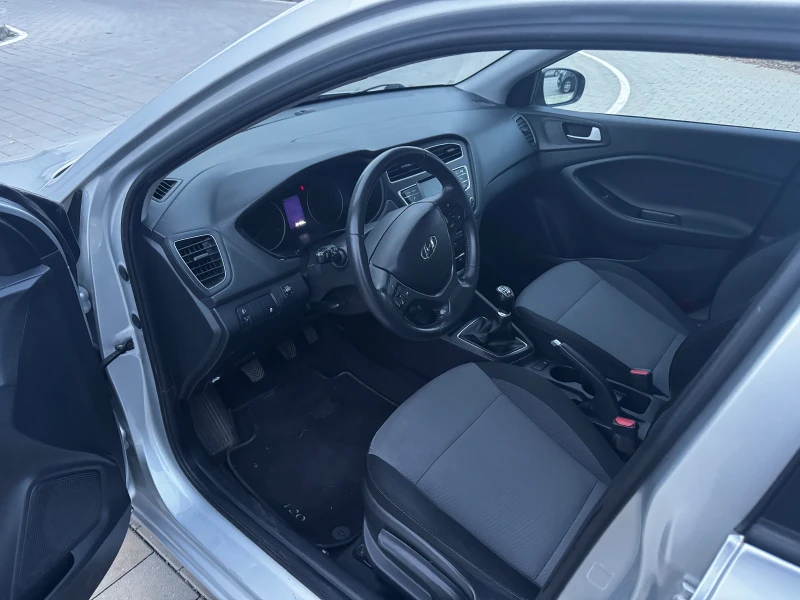Hyundai I20 1.2 facelift, снимка 9 - Автомобили и джипове - 52281193