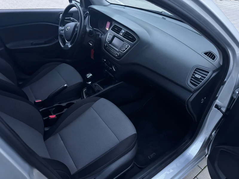 Hyundai I20 1.2 facelift, снимка 11 - Автомобили и джипове - 52281193