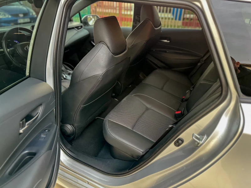 Toyota Corolla 1.8Hybrid/LUXURY/ГАРНАЦИЯ, снимка 12 - Автомобили и джипове - 53061011