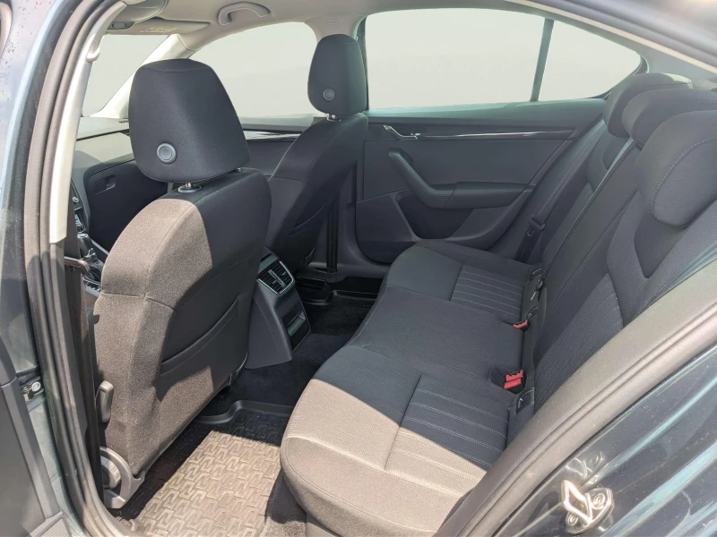 Skoda Octavia 1.6, снимка 8 - Автомобили и джипове - 53115509