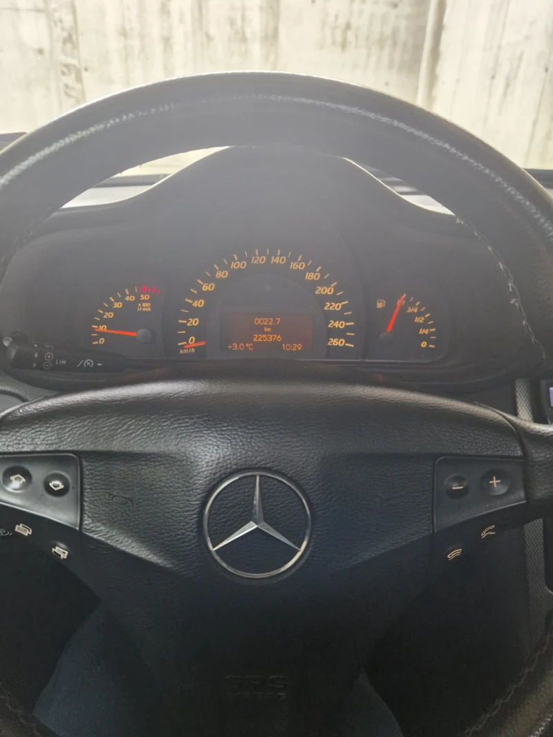 Mercedes-Benz C 220, снимка 8 - Автомобили и джипове - 53460092
