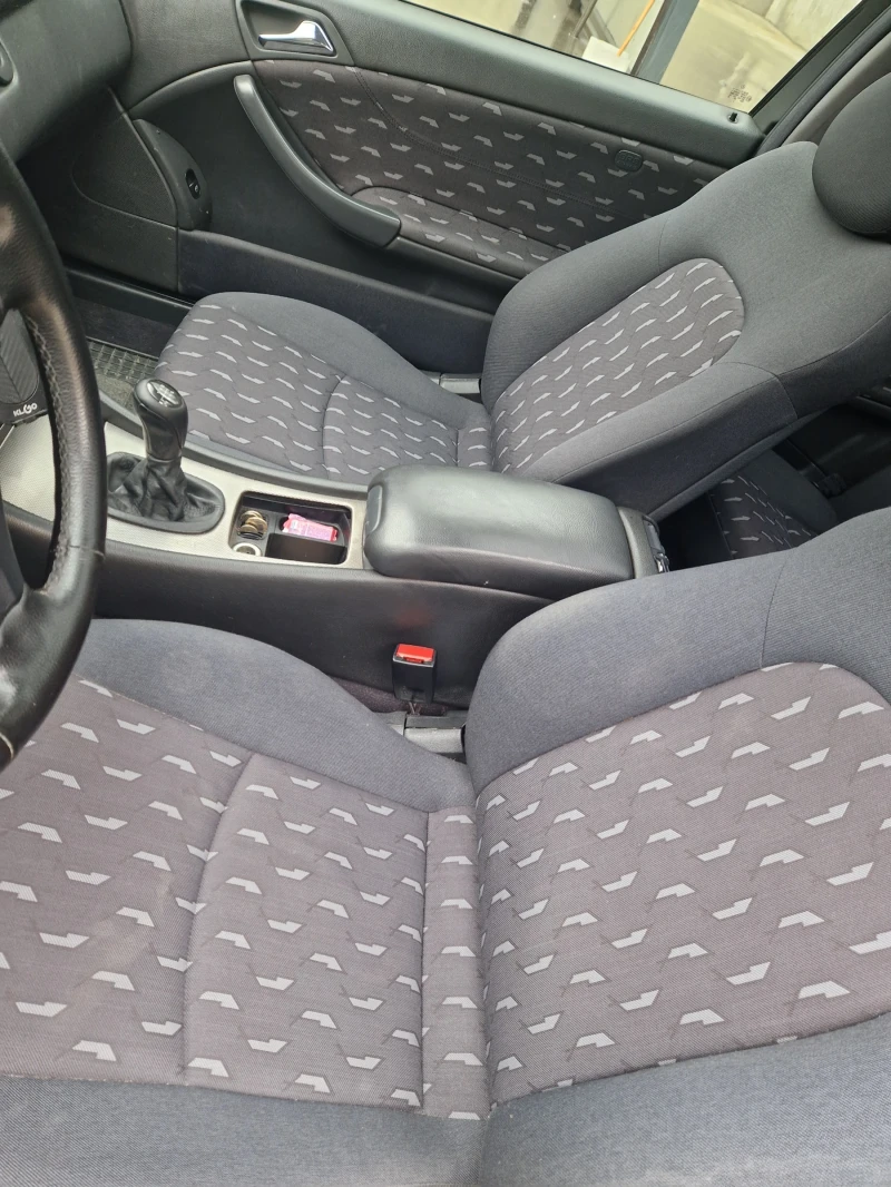 Mercedes-Benz C 220, снимка 10 - Автомобили и джипове - 53460092