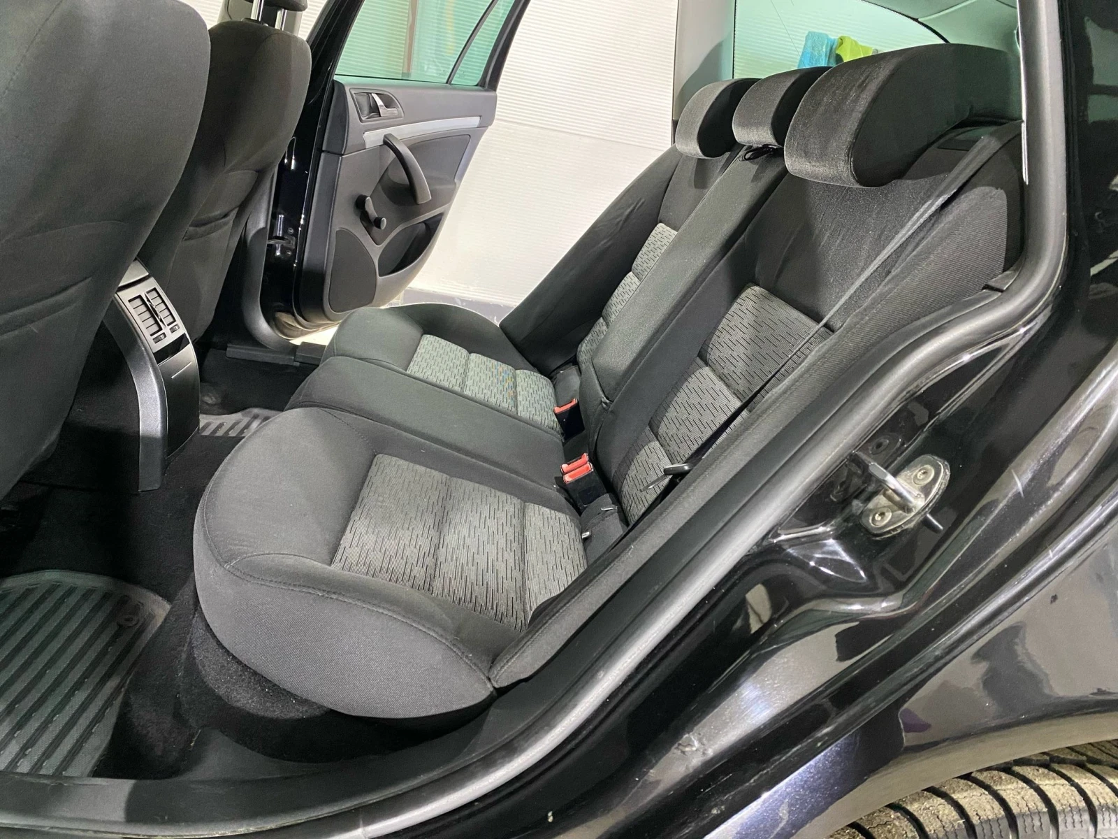 Skoda Octavia 1.6 TDI 4x4 - изображение 10