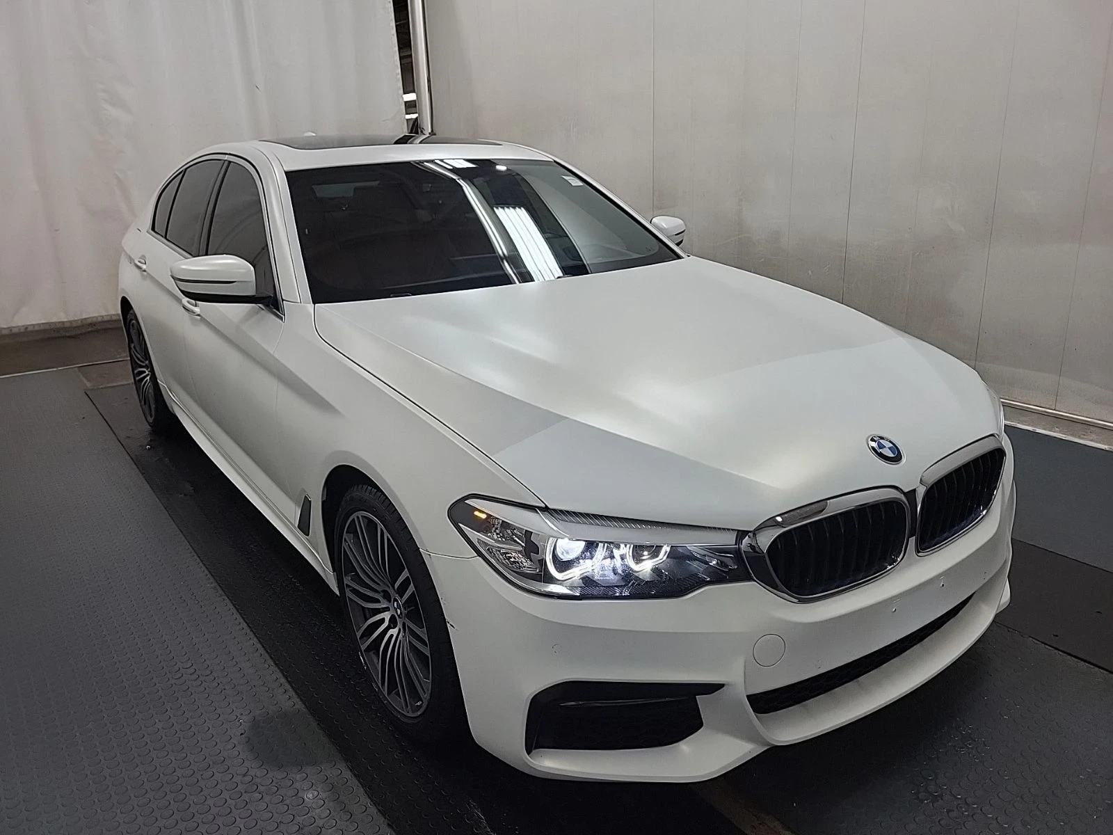 BMW 530 Xdrive (CARFAX) * Цена До България*  - изображение 2