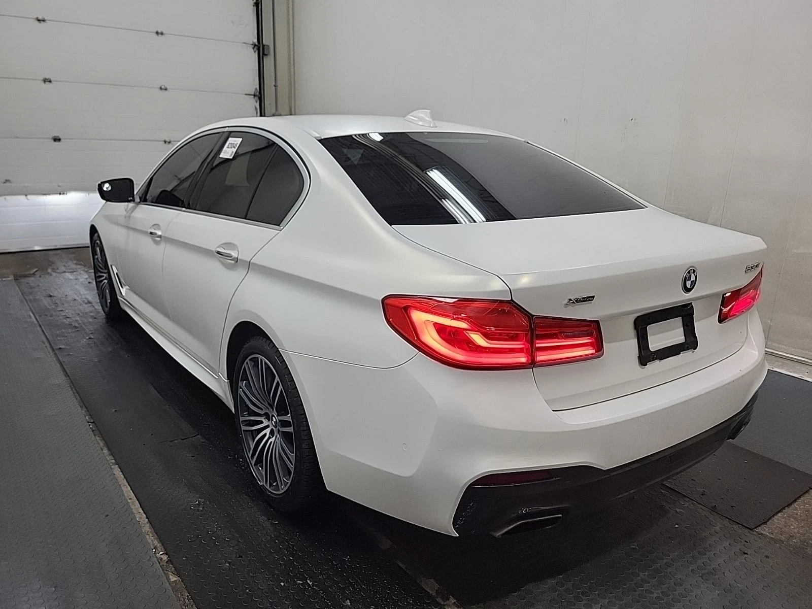 BMW 530 Xdrive (CARFAX) * Цена До България*  - изображение 4