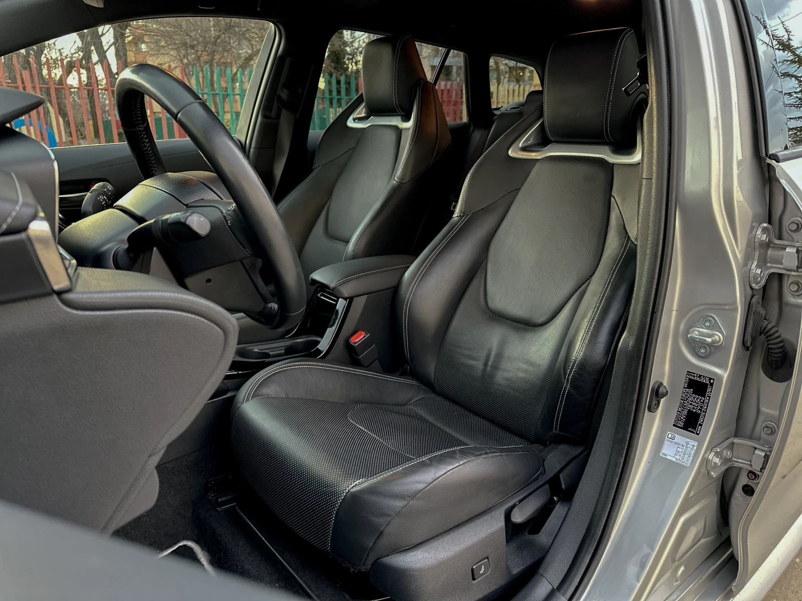 Toyota Corolla 1.8Hybrid/LUXURY/ГАРНАЦИЯ - изображение 10