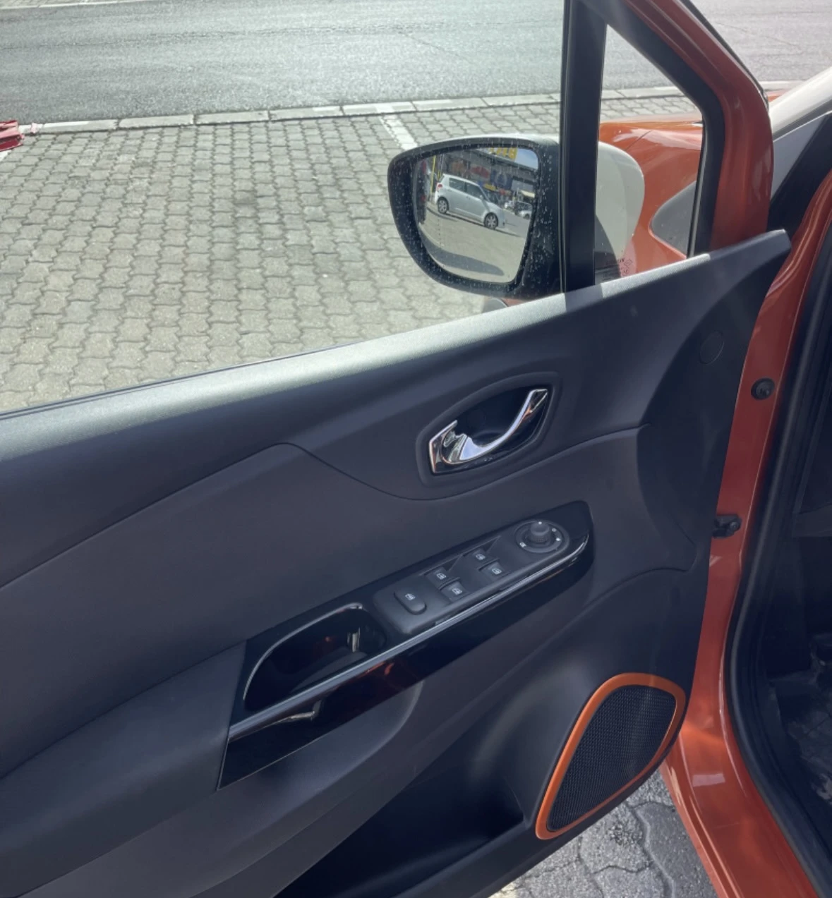Renault Captur, снимка 9 - Автомобили и джипове - 53728712