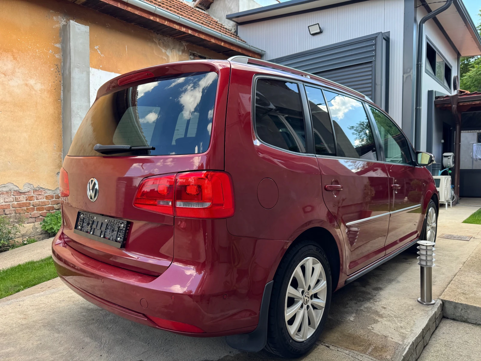 VW Touran 2.0TDi, снимка 2 - Автомобили и джипове - 54728370