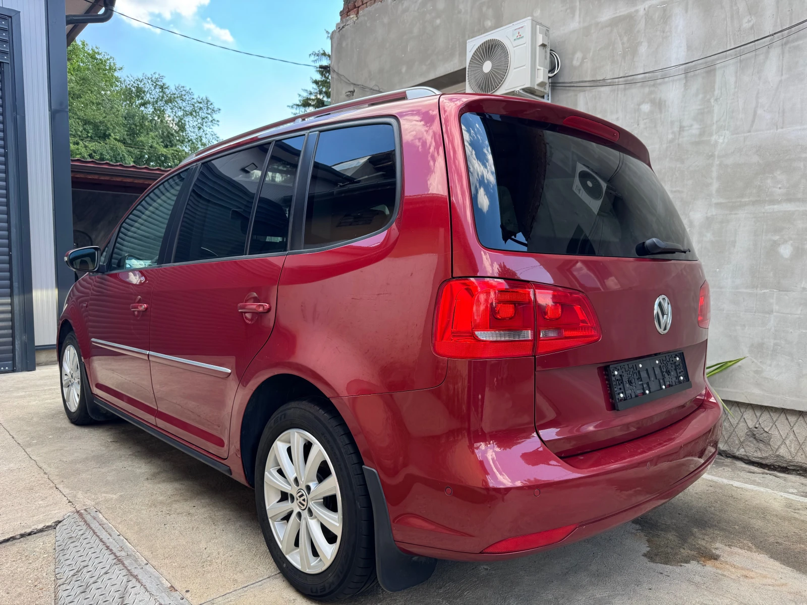 VW Touran 2.0TDi, снимка 4 - Автомобили и джипове - 54728370