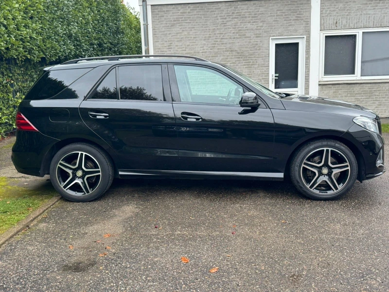 Mercedes-Benz GLE 350 d 4M AMG #DISTRONIC+ #AIR #COMAND #PANO @iCarbg   , снимка 4 - Автомобили и джипове - 48299261