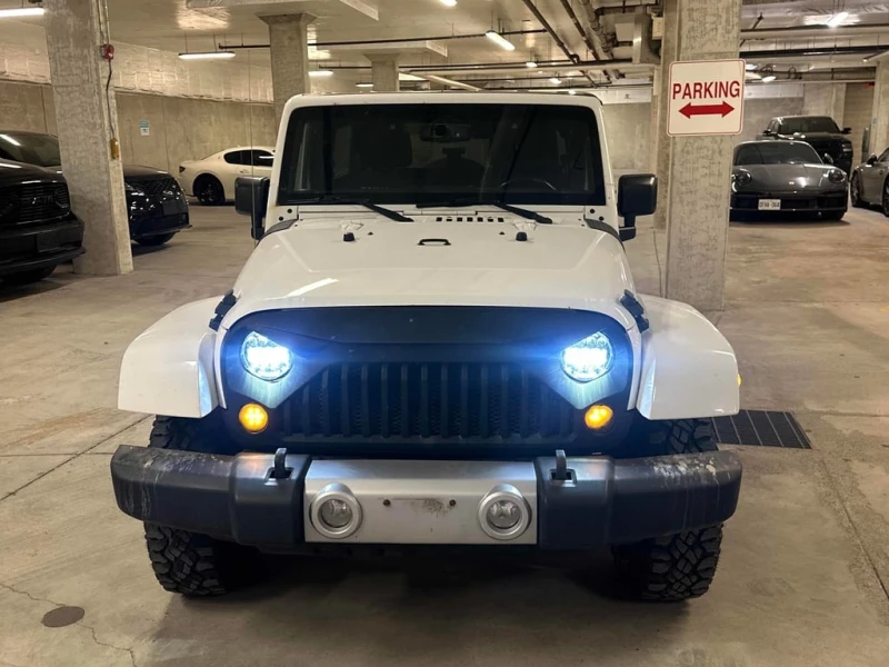Jeep Wrangler 2015 Sahara * CARFAX * БЕЗ ПЪРВОНАЧАЛНА ВНОСКА, снимка 2 - Автомобили и джипове - 52977655
