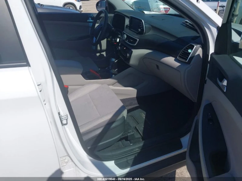 Hyundai Tucson 2l Se, снимка 5 - Автомобили и джипове - 53205623