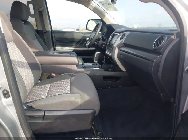 Toyota Tundra 5.7l Sr5, снимка 5 - Автомобили и джипове - 53570889