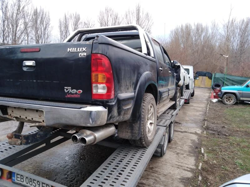 Toyota Hilux 3.0 D4d 2.5D4D, снимка 1 - Автомобили и джипове - 31981337