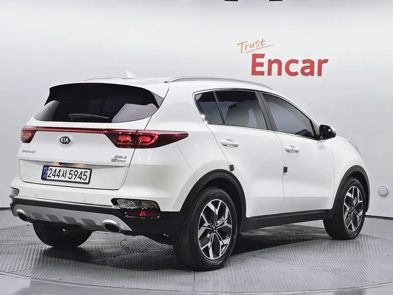 Kia Sportage 2.0 CRDi 4WD, снимка 2 - Автомобили и джипове - 54276354