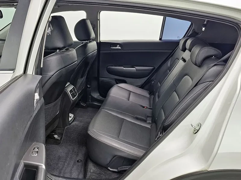 Kia Sportage 2.0 CRDi 4WD, снимка 11 - Автомобили и джипове - 54276354