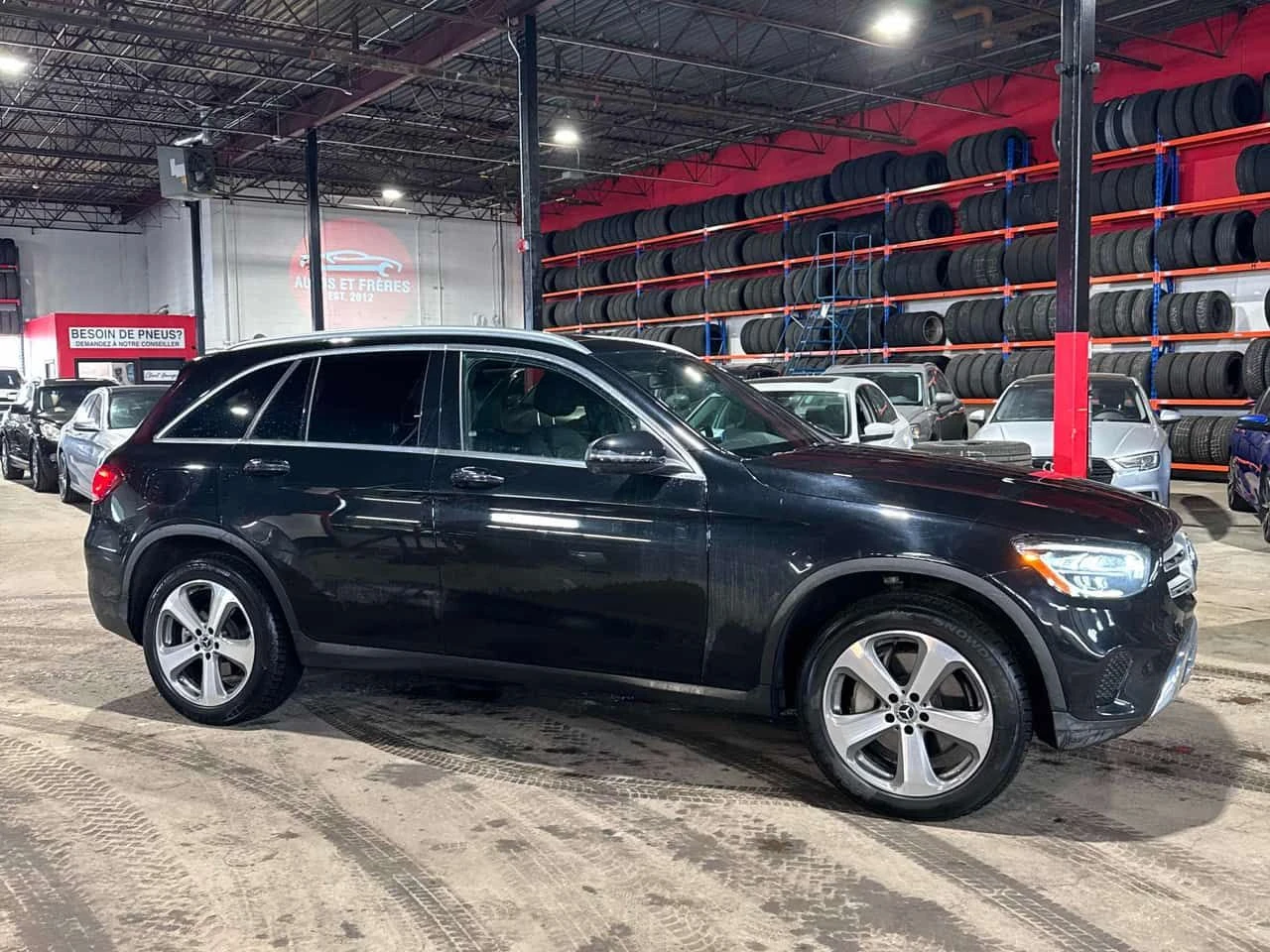 Mercedes-Benz GLC 300 * CARFAX * БЕЗ ПЪРВОНАЧАЛНА ВНОСКА, снимка 3 - Автомобили и джипове - 54127146