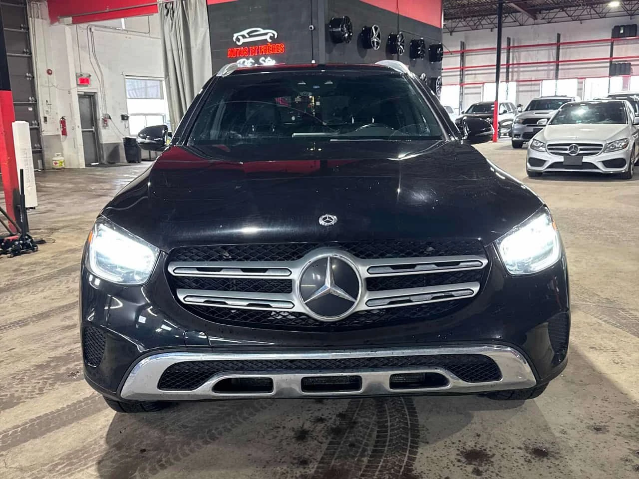 Mercedes-Benz GLC 300 * CARFAX * БЕЗ ПЪРВОНАЧАЛНА ВНОСКА, снимка 6 - Автомобили и джипове - 54127146