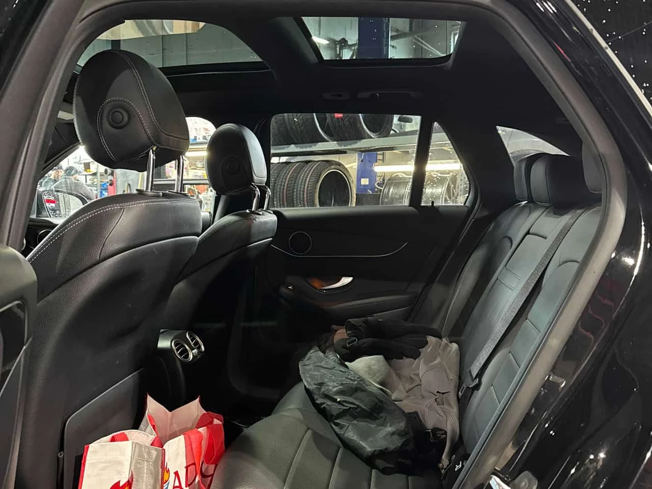 Mercedes-Benz GLC 300 * CARFAX * БЕЗ ПЪРВОНАЧАЛНА ВНОСКА, снимка 13 - Автомобили и джипове - 54127146