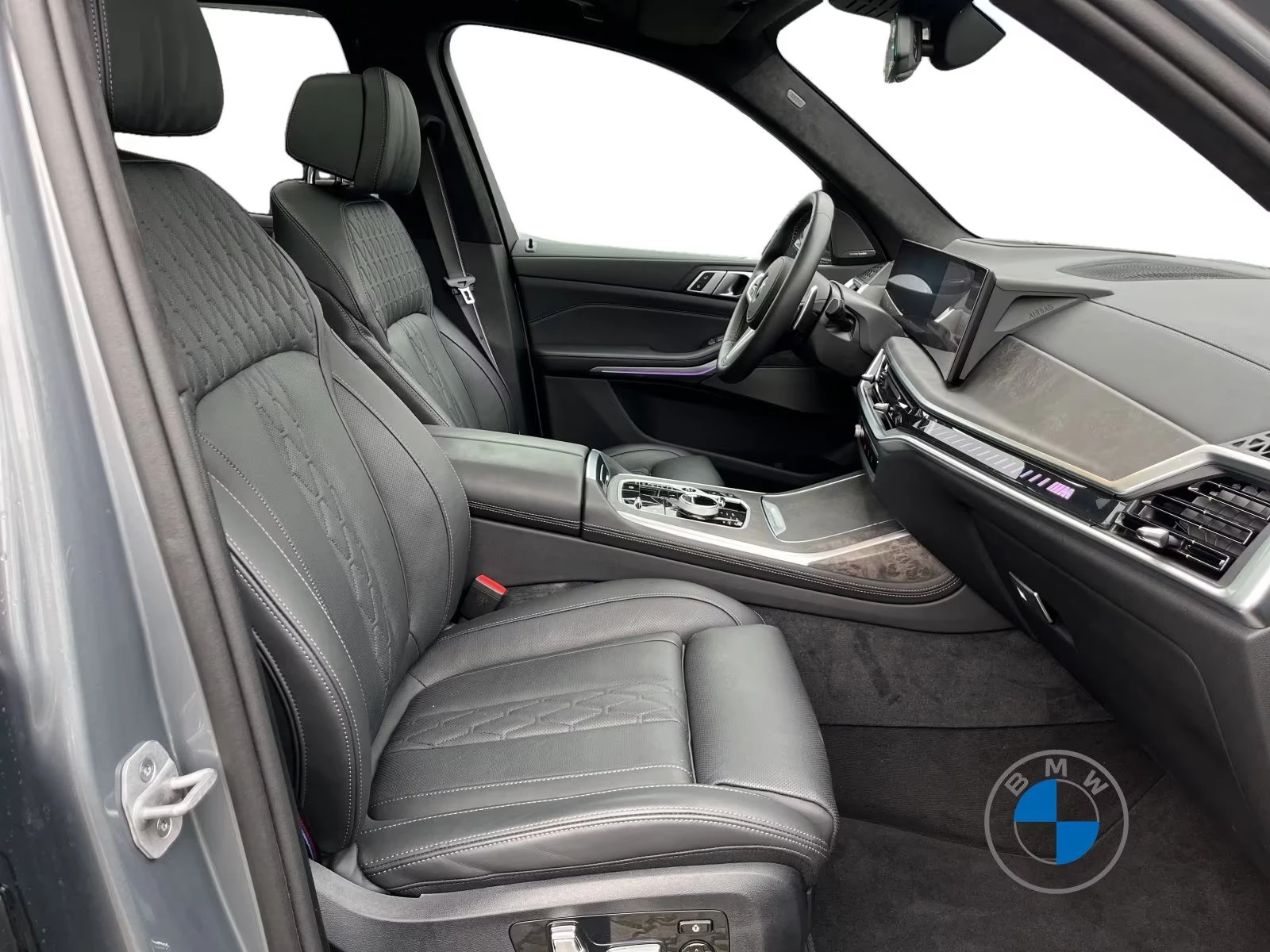 BMW X7 M60/530HP/PRO/PANO/HUD/360/MASS/H&K/415z, снимка 12 - Автомобили и джипове - 54542167
