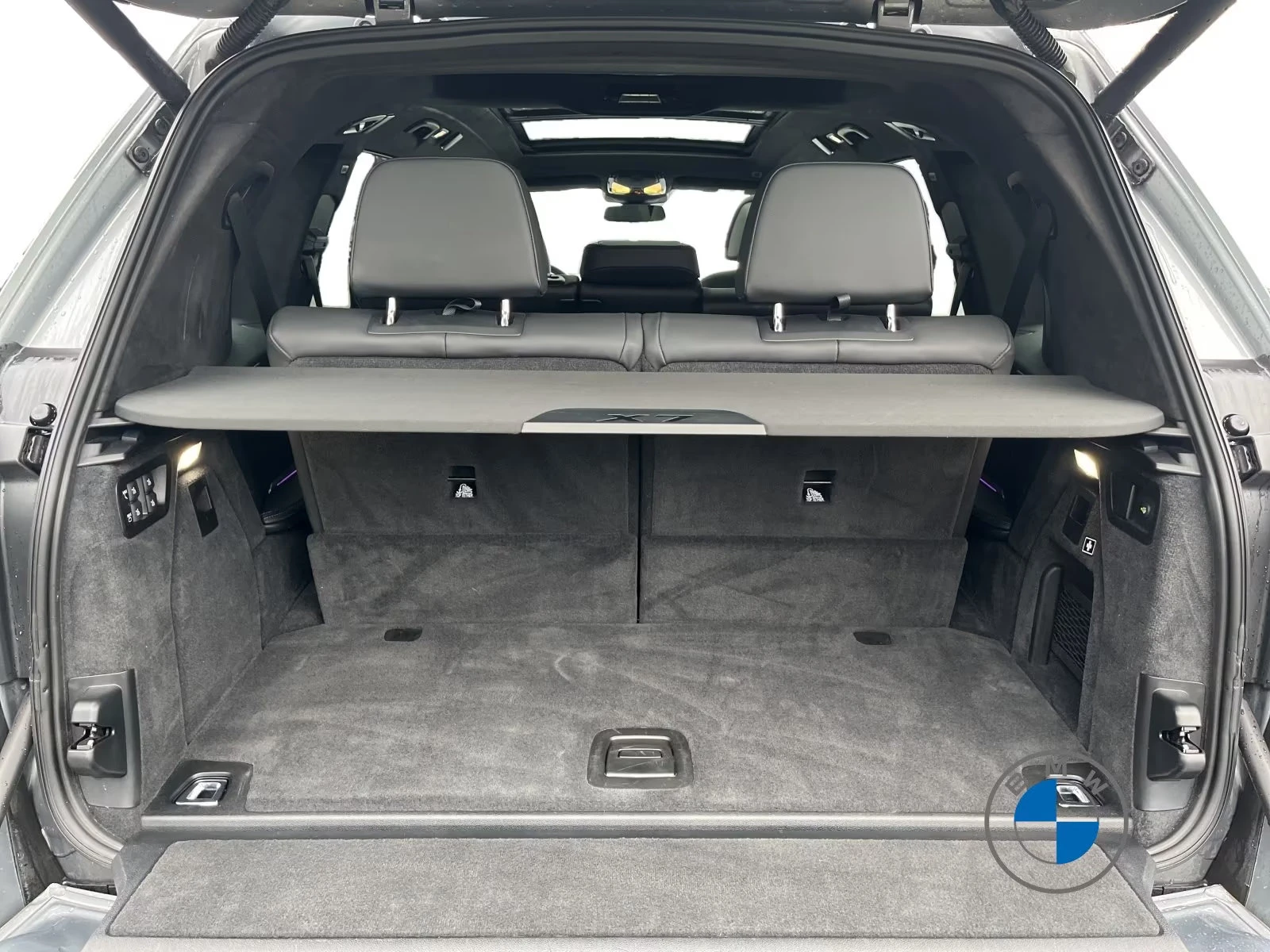 BMW X7 M60/530HP/PRO/PANO/HUD/360/MASS/H&K/415z, снимка 7 - Автомобили и джипове - 54542167