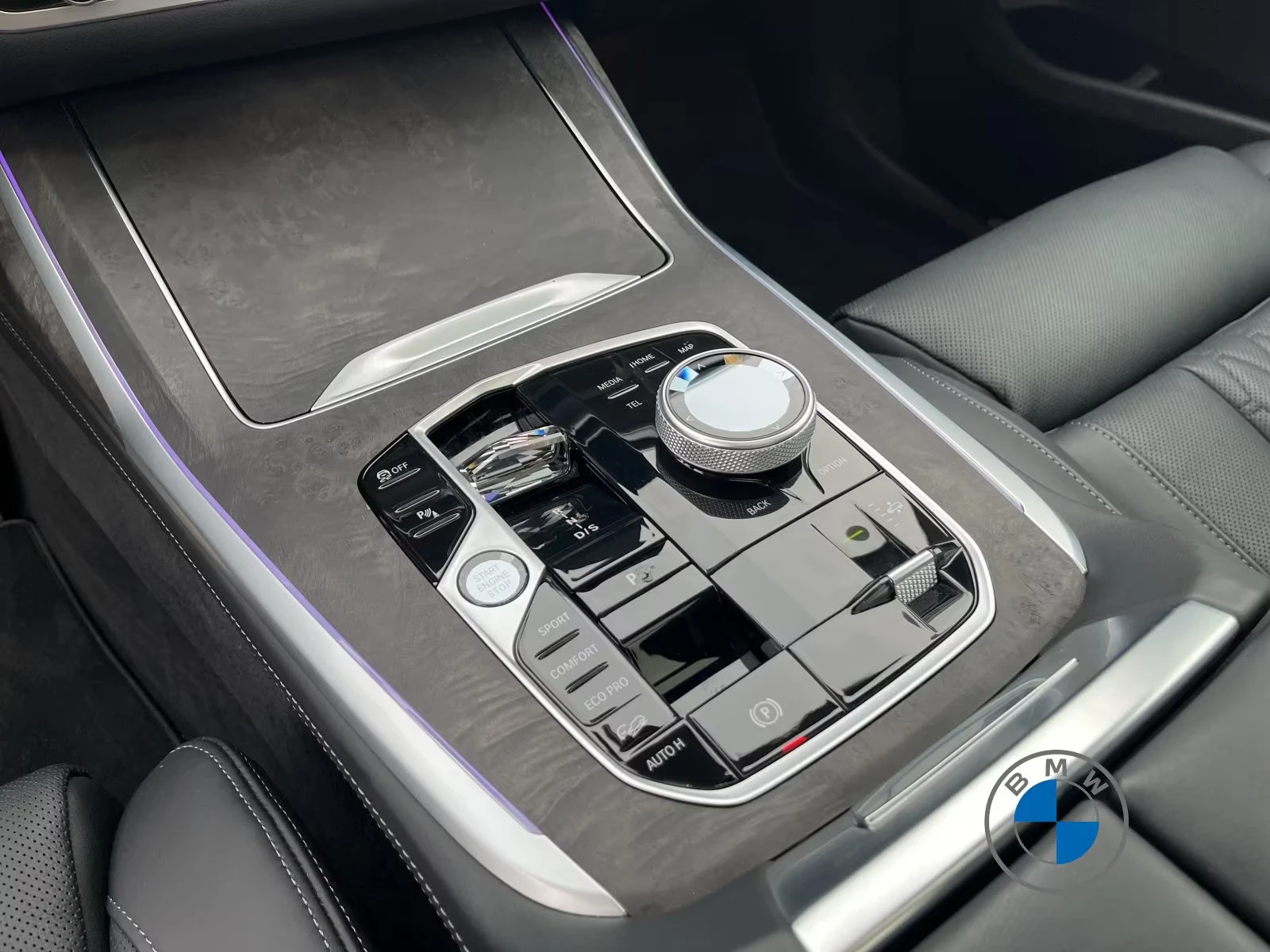 BMW X7 M60/530HP/PRO/PANO/HUD/360/MASS/H&K/415z, снимка 16 - Автомобили и джипове - 54542167