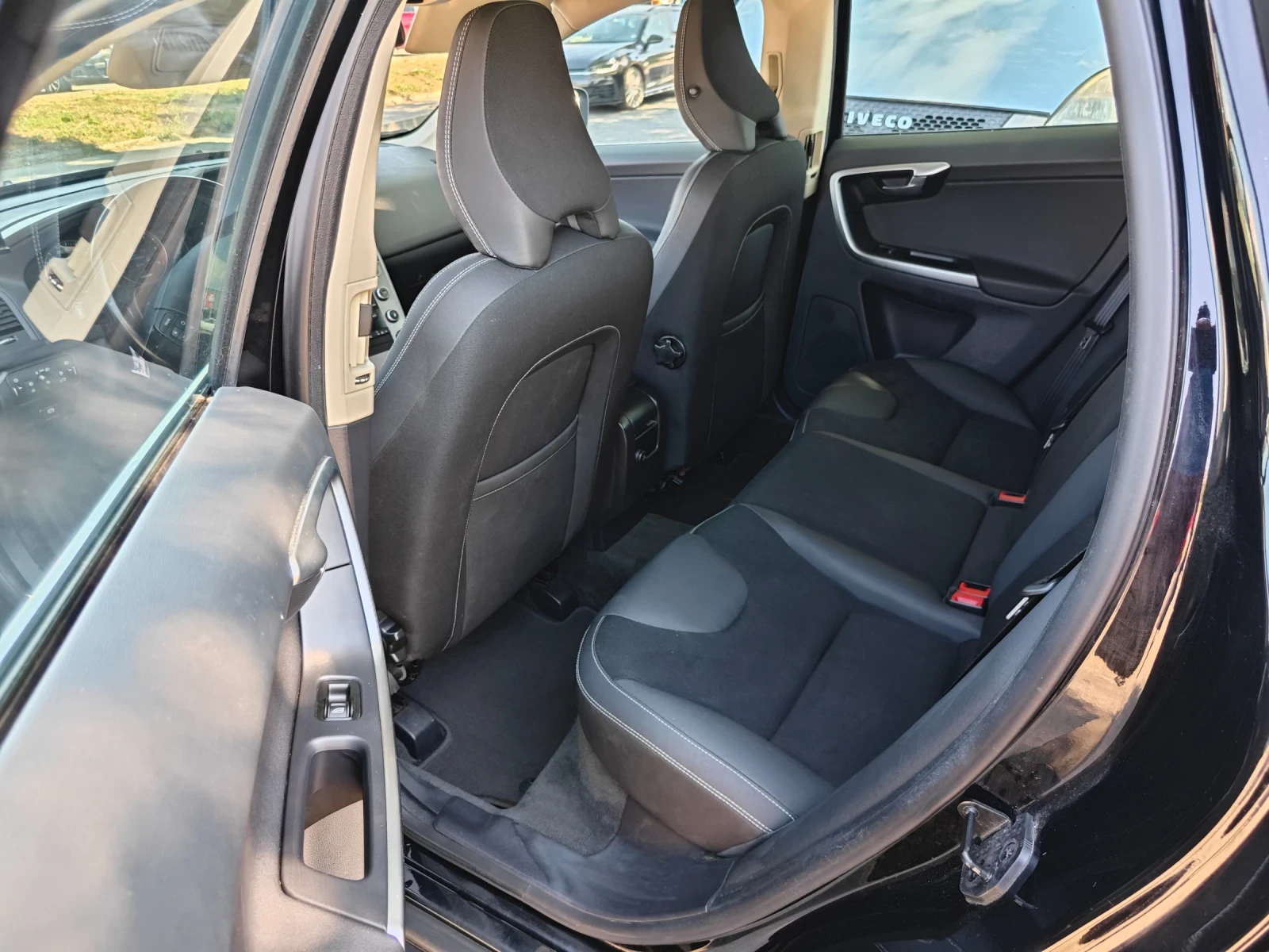 Volvo XC60 D5-185, снимка 12 - Автомобили и джипове - 55857847