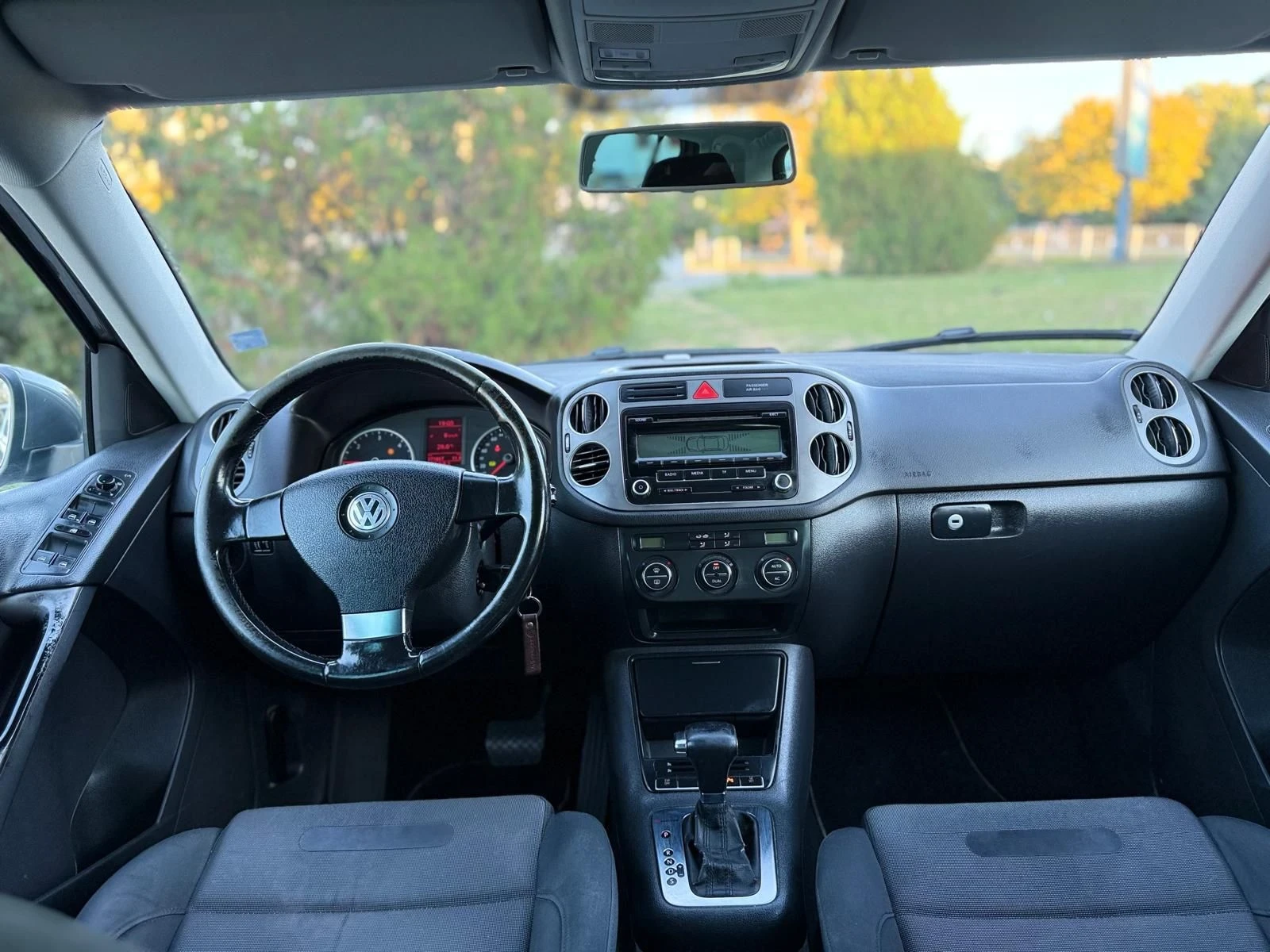 VW Tiguan 2.0TDI/DSG АВТОМАТ/ОБСЛУЖЕН/4 MOTION/SPORT, снимка 5 - Автомобили и джипове - 55963138