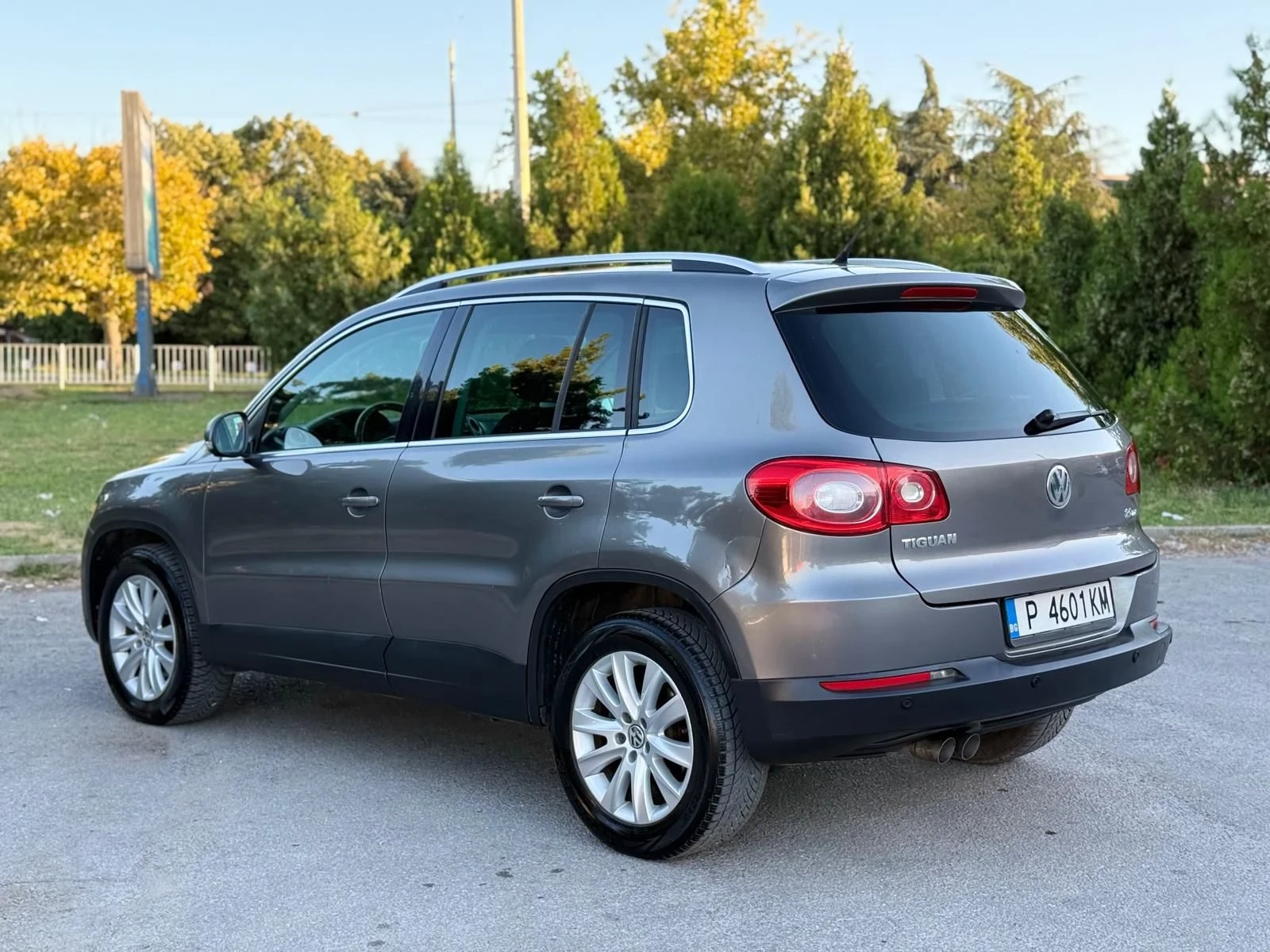 VW Tiguan 2.0TDI/DSG АВТОМАТ/ОБСЛУЖЕН/4 MOTION/SPORT, снимка 3 - Автомобили и джипове - 55963138