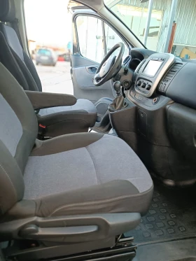 Opel Vivaro Пътнически, снимка 16