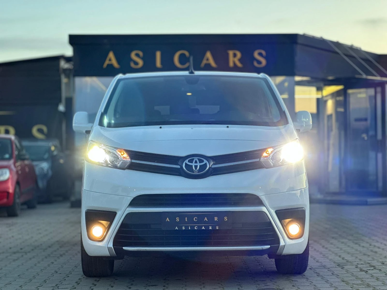 Toyota Proace / 8+ 1 / 75Kwh / TOP / | Mobile.bg � ����������� 8