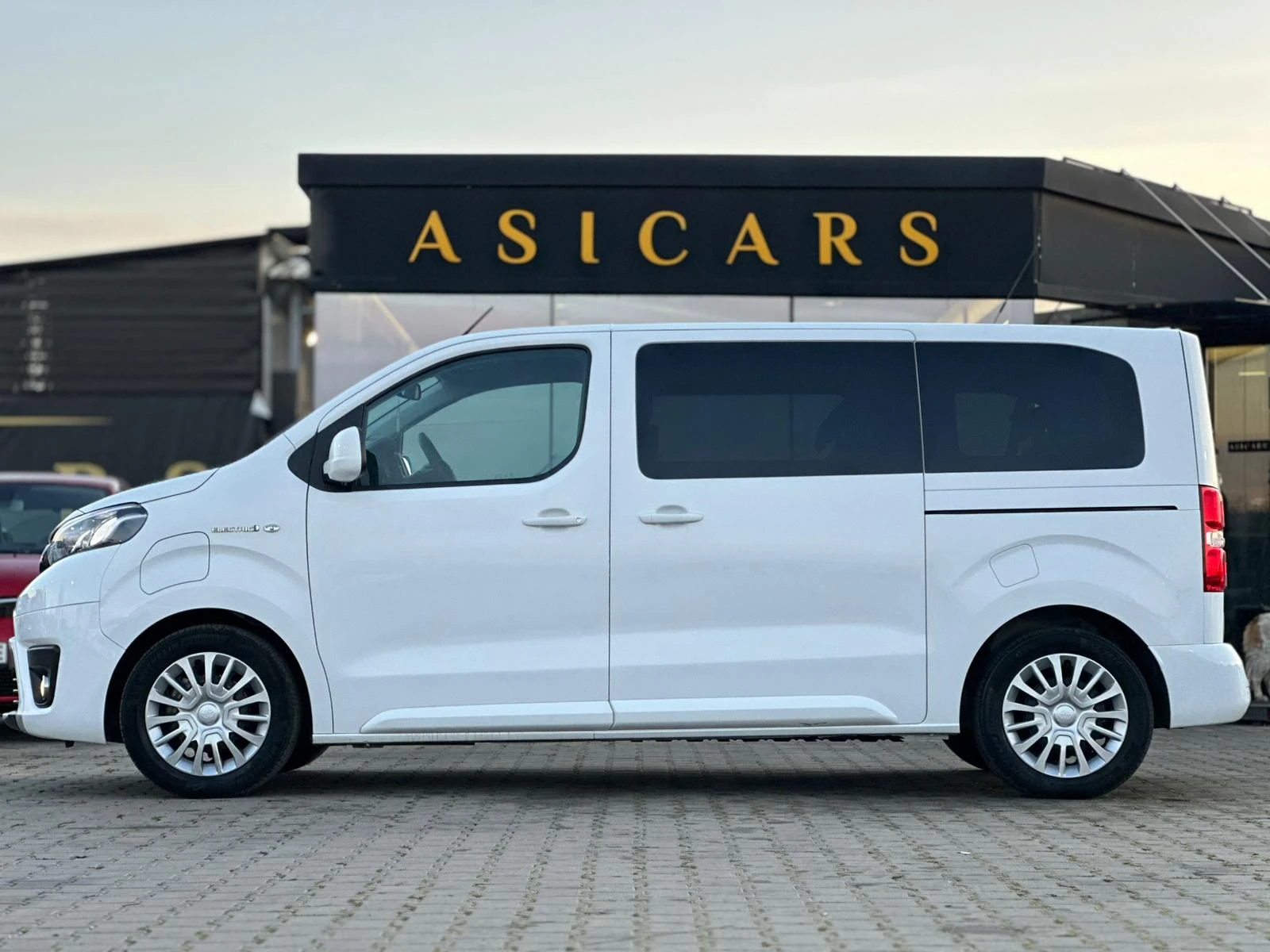 Toyota Proace / 8+ 1 / 75Kwh / TOP / | Mobile.bg � ����������� 2
