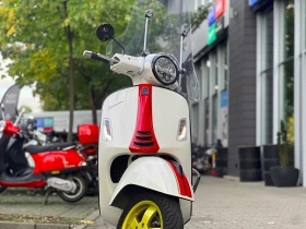 Vespa GTS 300 Racing 60s