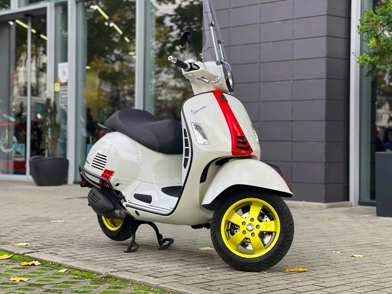 Vespa GTS 300 Racing 60s, снимка 2 - Мотоциклети и мототехника - 52145556