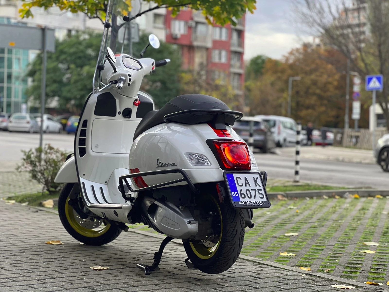 Vespa GTS 300 Racing 60s - изображение 5