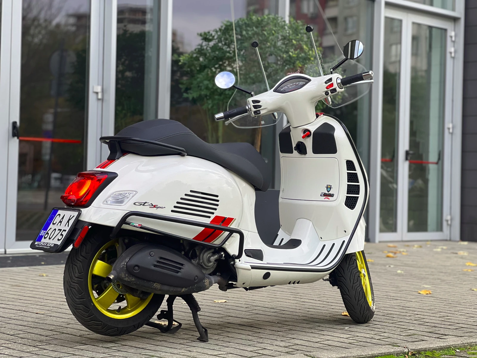 Vespa GTS 300 Racing 60s - изображение 4