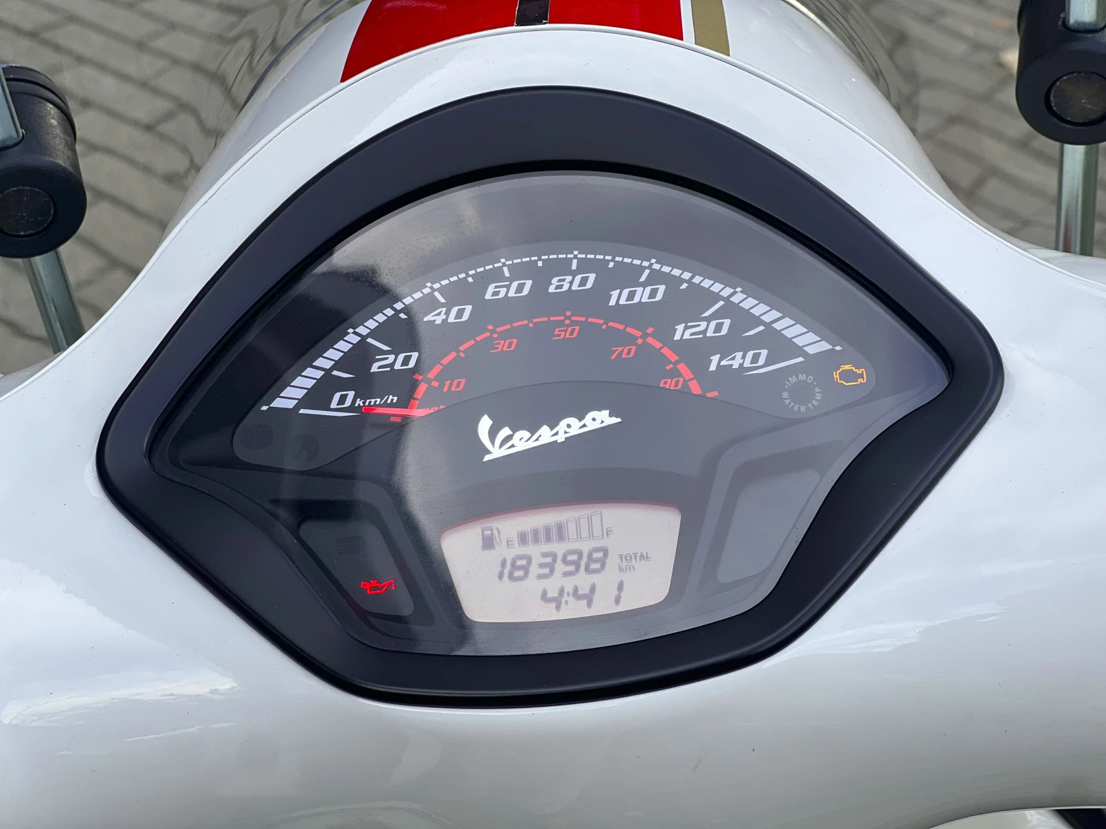 Vespa GTS 300 Racing 60s - изображение 6