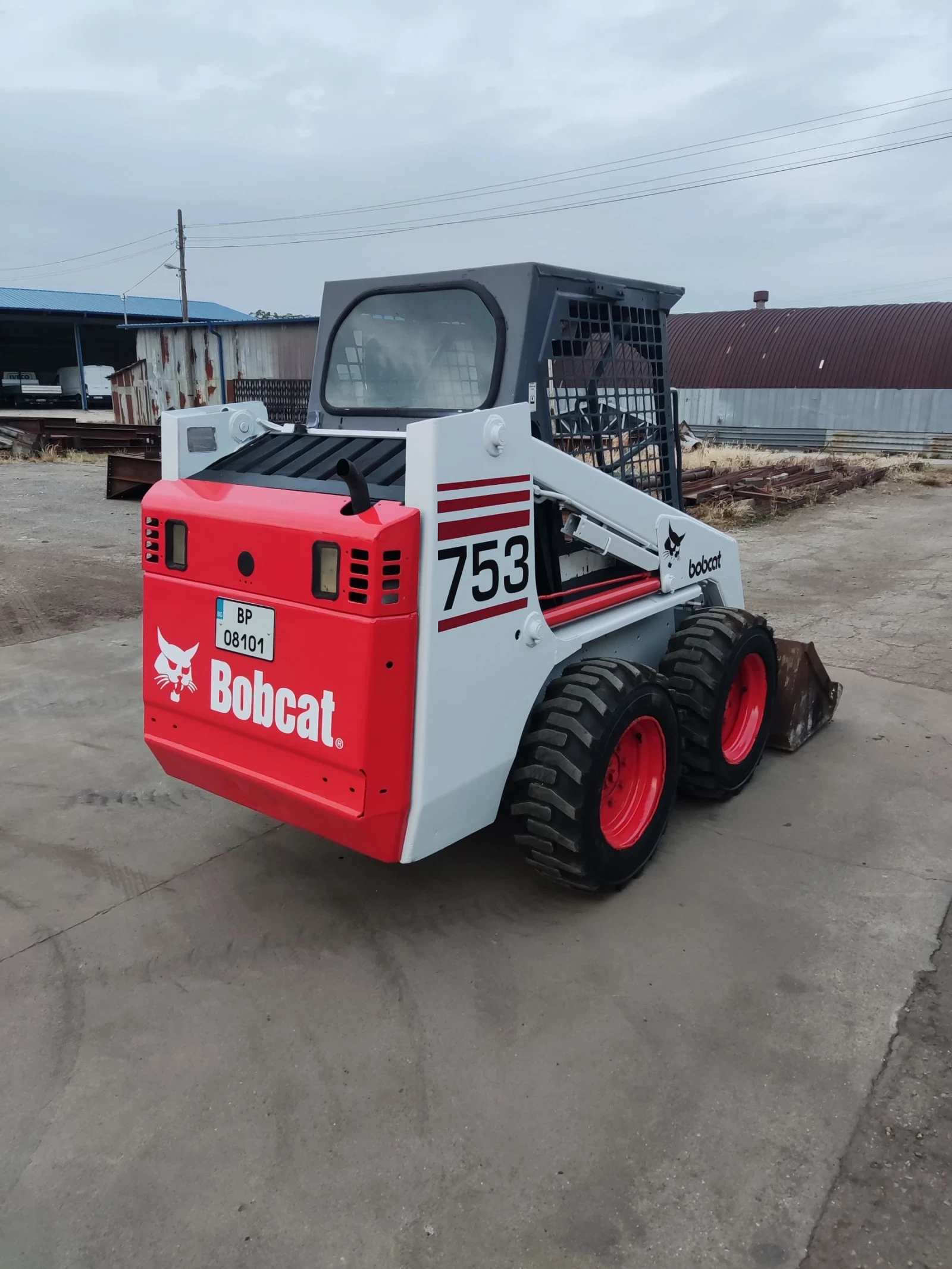 Мини челни товарачи Bobcat 753 - изображение 2