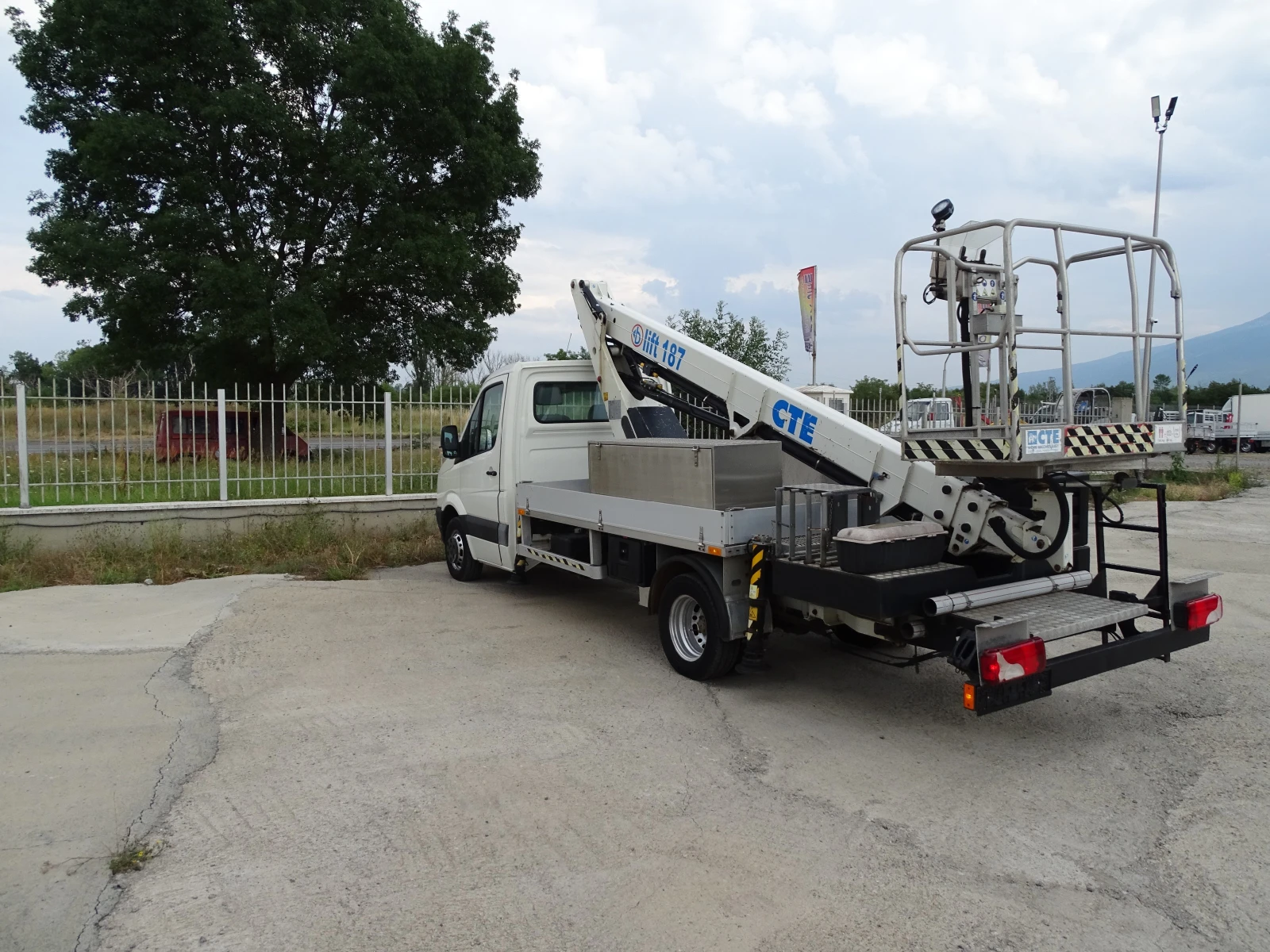 Автовишка Друга марка VW CRAFTER - изображение 9