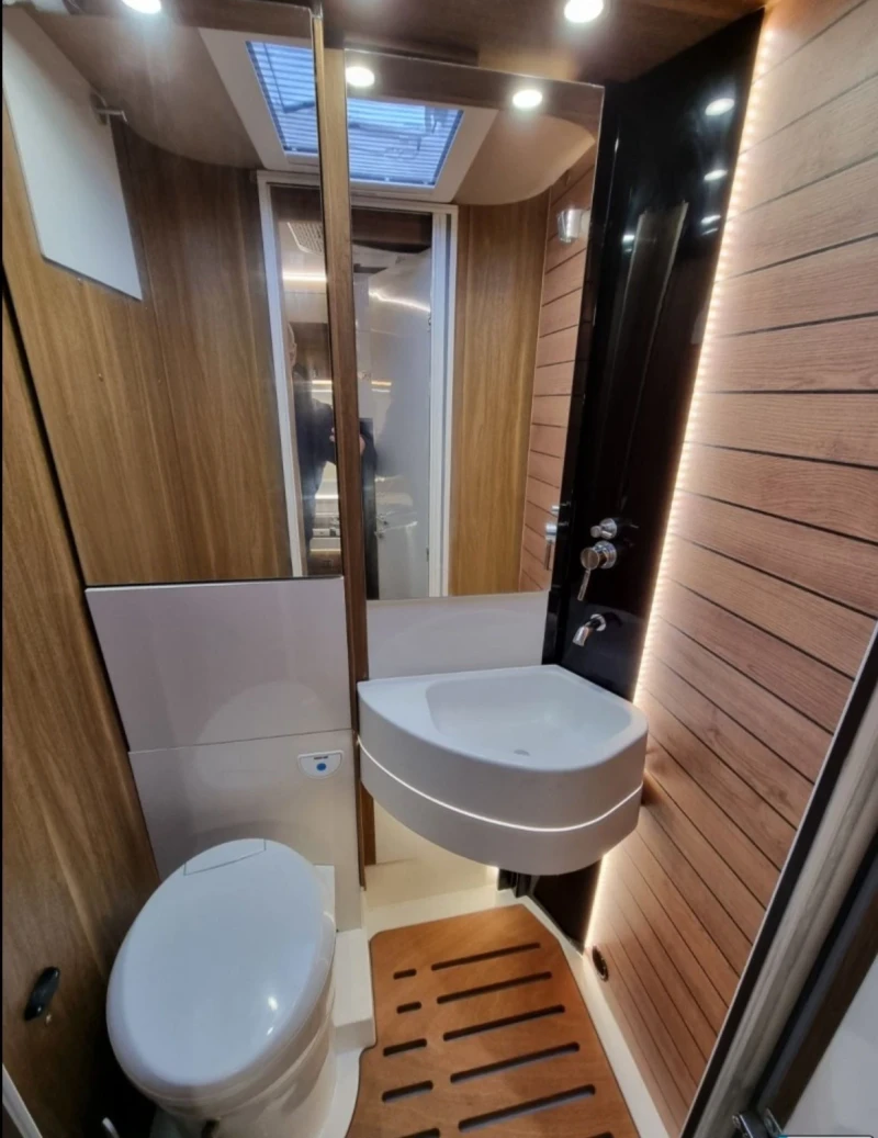 Кемпер Mobilvetta K-Yacht TKL 64 Зимен, снимка 9 - Каравани и кемпери - 51310679